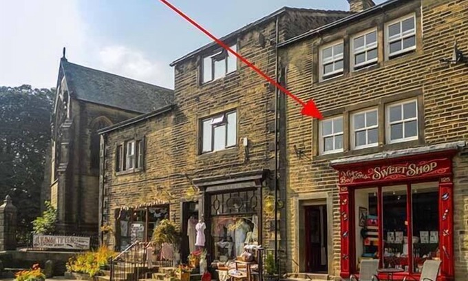Haworth Apartment | CHURCH VIEW, romantic, luxury holiday cottage in Haworth