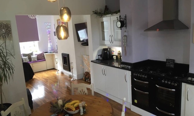 Darlington House | ChurchEndCottage-2BR-Sleeps4-PetsOK-Parking