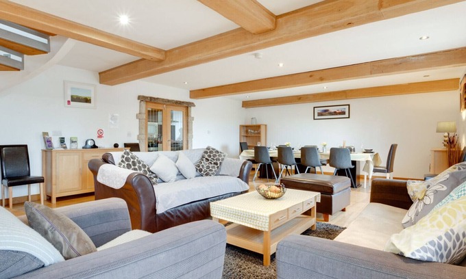 High Peak House | Churn Barn - Four Bedroom House, Sleeps 9