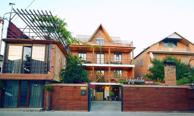 Tbilisi Hotel | Chveni sakhli