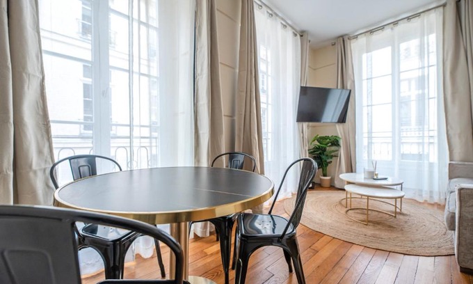 Vivienne Apartment | CIA - Louvre museum