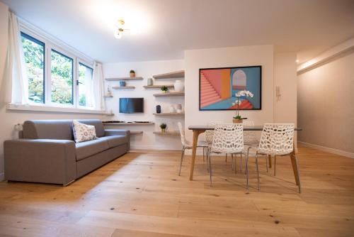 L'Europe Apartment | CIA - Parc Monceau 6P