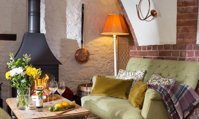 Upper Sapey Cottage | Cider Mill Cottage - a beautiful property that sleeps 3 guests in 2 bedrooms with an outdoor pool