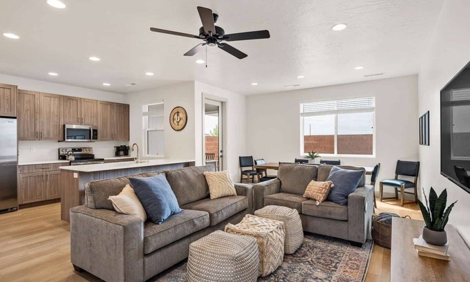 Santa Clara House | Cielo Blu Santa Clara #17: Community Pool, Private Hot Tub, Pickleball