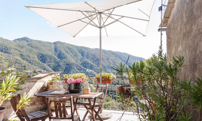 Dosso Apartment | Cinque Terre-Levanto/Dosso-cosy country house 4/6p, beaches,countryside, hiking