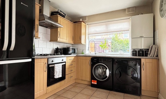 Royal Docks House | City Airport serviced house London with garden