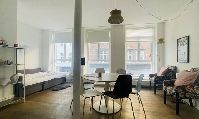 Copenhagen City Centre Apartment | City Apartment in Copenhagen with 2 bedrooms sleeps 6