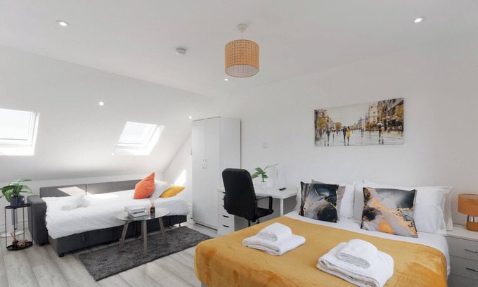 South Harrow Apartment | City Apartment - Sleeps 2 & Free Parking