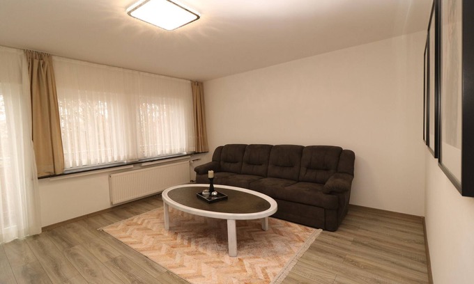 Frohnhausen Apartment | City Apartment with Balcony