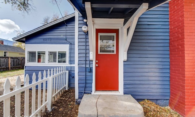 Central Colorado Springs Cottage | City Center Cottage Netflix, Mtns & Adventure!