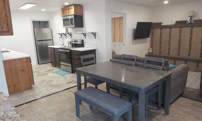 Hurricane Apartment | City Center Flat! Downtown Hurricane on State Street! Charming 2 bed w/kitchen!