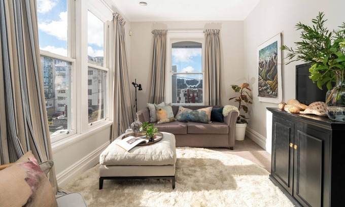 Te Aro House | City-Center Gem: Historic House with Modern Comfort!