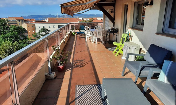 Saint-Raphael Apartment | City center, large terrace, 5th top floor, all on foot, sea view