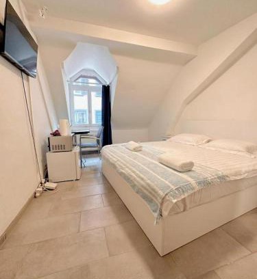 Niederdorf Apartment | City center room next to Main station