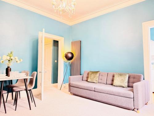 Tollcross Apartment | City Centre Escape with Private Garden