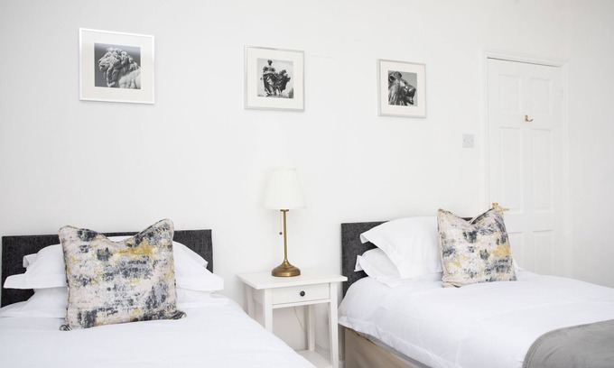 St Albans House | City Centre | Sleeps 4 | Near Cathedral | FreeWifi