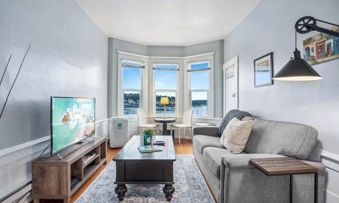 Broadway Apartment | City Charm & Lake Union Views in Capitol Hill