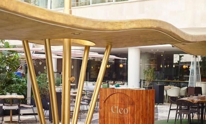 Hipodromo Hotel | City Chic: Stay in Style with On-Site Dining and Fitness Facilities!