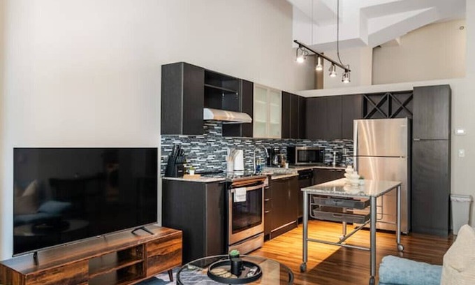 Central Business District Apartment | City Club - Unit 429