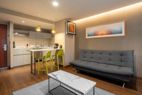 Jurica Apartment | City Express Suites by Marriott Queretaro