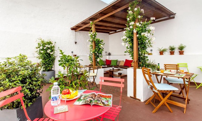 Eixample Bed & Breakfast | City Garden Bed and Breakfast