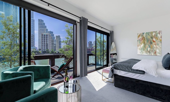 Tachbrook Apartment | City LuXxo Waterside Home: Family&Friends Love it