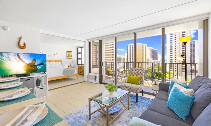 Waikiki Condo | City & Ocean View Near Waikiki Beach w/Parking