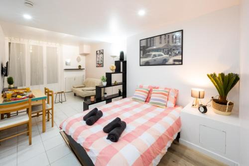 Evreux Apartment | City pop