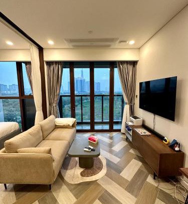 Thu Thiem Apartment | City river view with Workstation & Downtown access