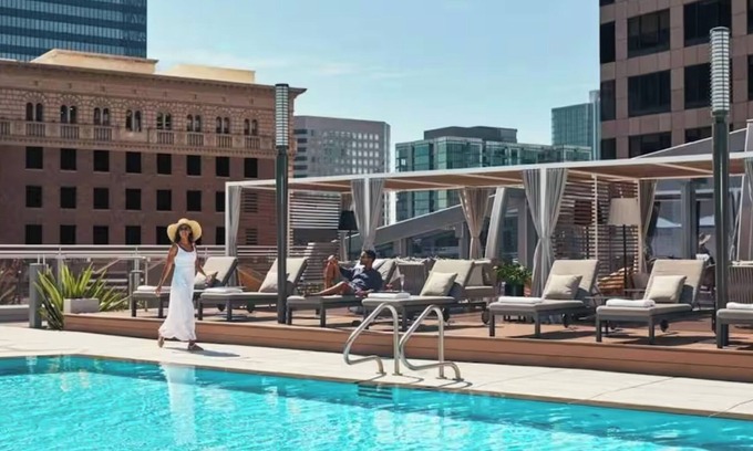 Historic Core Apartment | City Skyline Views 3-Bed High-rise Apartment W/Rooftop Pool, Spa & Rooftop Views
