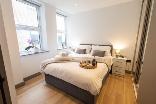 West Finchley Apartment | City Snug, Cozy 1BR London Flat Sleeps 4