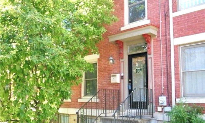 Central Northside House | City townhouse with a country feel. Steps to downtown, stadiums and attractions.