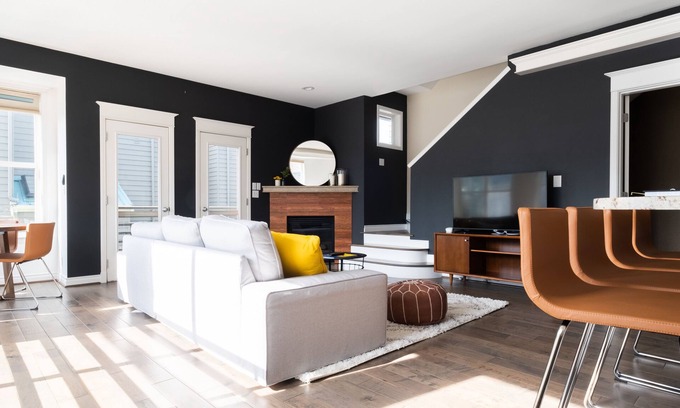 Eastlake House | City views, walkable to restaurants and public transit