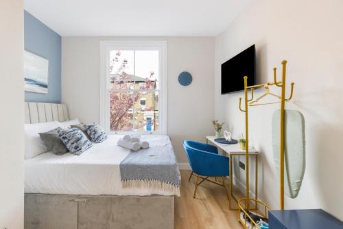 Dalston Apartment | Cityscape Oasis Chic Studio for Urban Dwellers