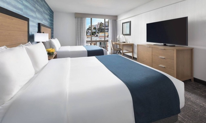 Fisherman's Wharf Hotel | Cityscape Queens Room, Caza, Family Comfort, By Pier 39