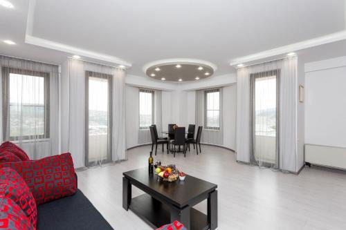 mtatsminda Apartment | Cityview Elegance