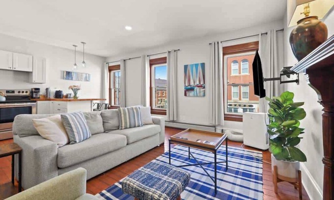 Ellsworth Apartment | CityView on Main! New-Apartment!