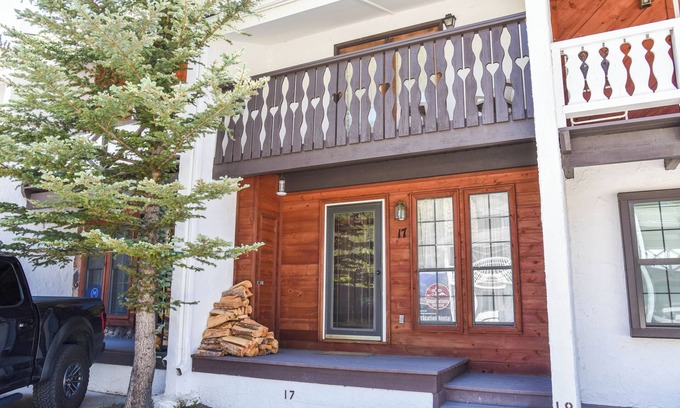 Red River Apartment | Claim Jumper #17 Townhouse with High Speed Wifi