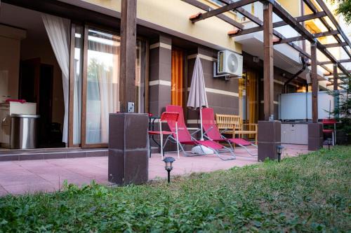 Vitosha District Apartment | Claire Apartment with Garden