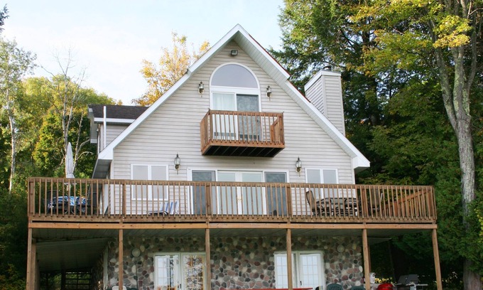 Alden House | Clam Lake Getaway -Boat to Torch Lake