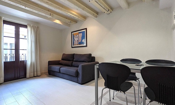 Gothic Quarter Apartment | CLASSBEDROOM GOTHIC LAS RAMBLAS 4
