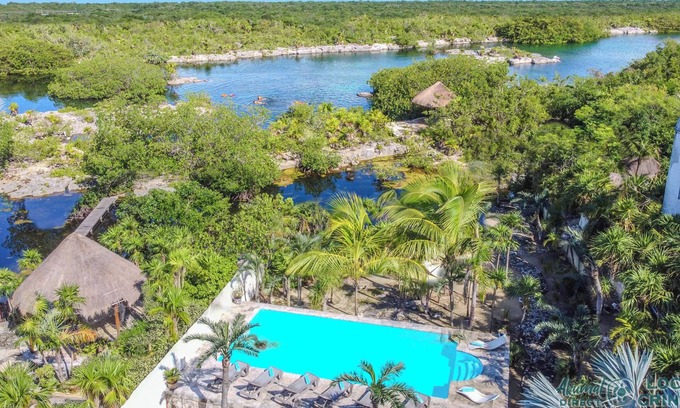 Akumal House | Classic Akumal villa located on Yal Ku Lagoon, pool, AC and more!