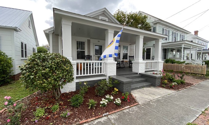 Morehead City House | Classic bungalow with water views, dog friendly & 3 block walk downtown