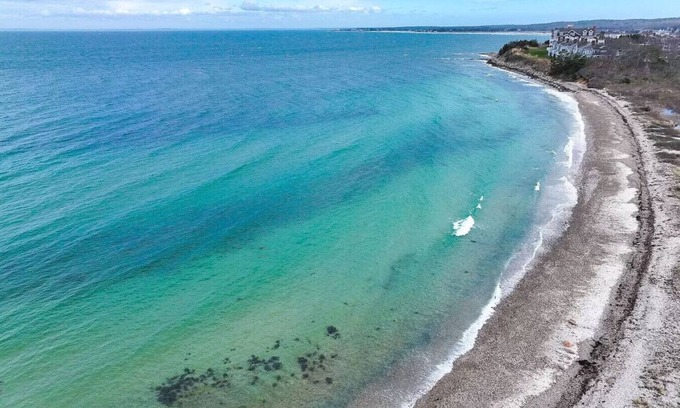 Falmouth House | Classic Cape Cod Cottage: Prime Location & Private Association Beach Access