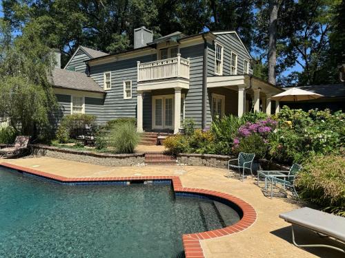 University District Villa | Classic Central Memphis Four Bedroom Home