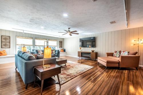 Bay Area House | Classic Coastal Getaway Sleeps 34 - 2 Homes 2 Pools
