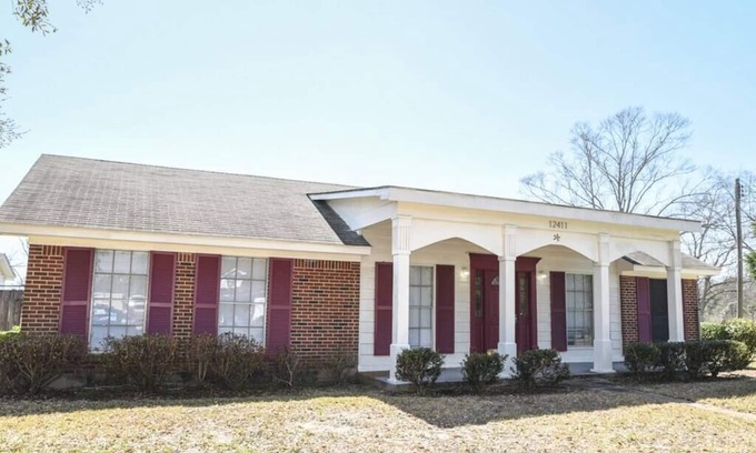 Grand Bay House | Classic Colonial Home near Main Street