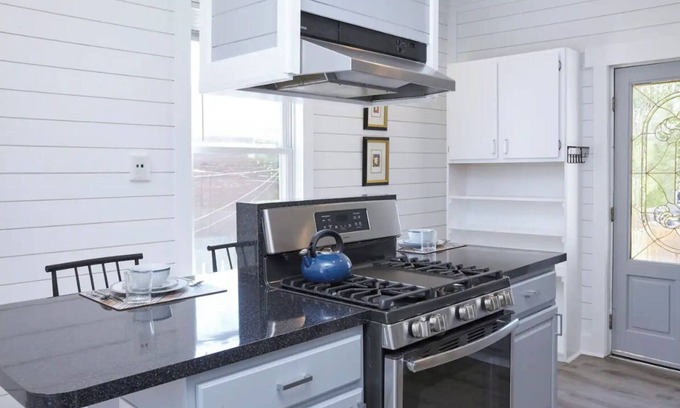 Cherokee Triangle Apartment | Classic Heart of Highlands! 3BR!