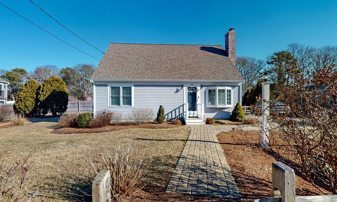 South Chatham House | Classic home with deck, patio & yard - walk to Cockle Cove & Forest Beaches