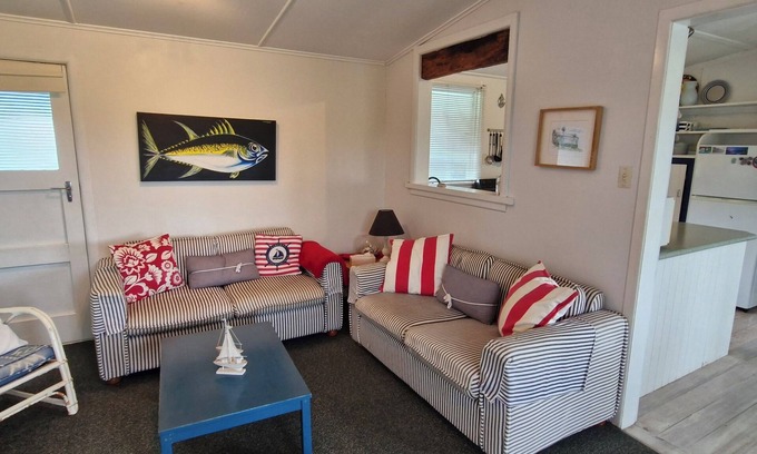 Raglan House | Classic Kiwi bach - Harbour View